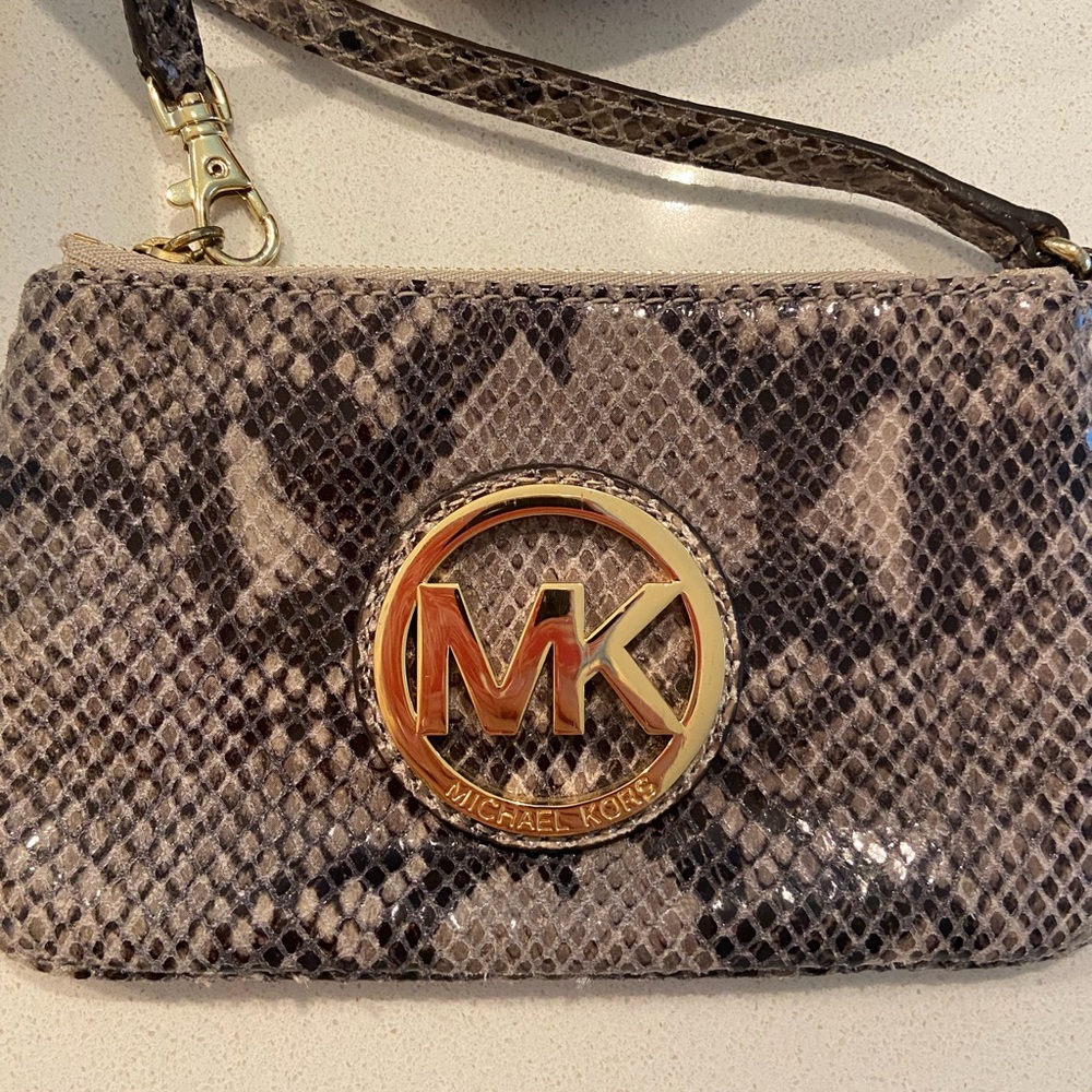 Michael Kors wristlet and two other mini bags, 3 total - Picture 4 of 13
